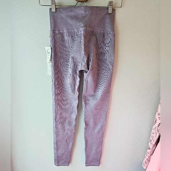 1/2 - Good American Shine Seamless Legging - Dusty Violet - Picture 8 of 8